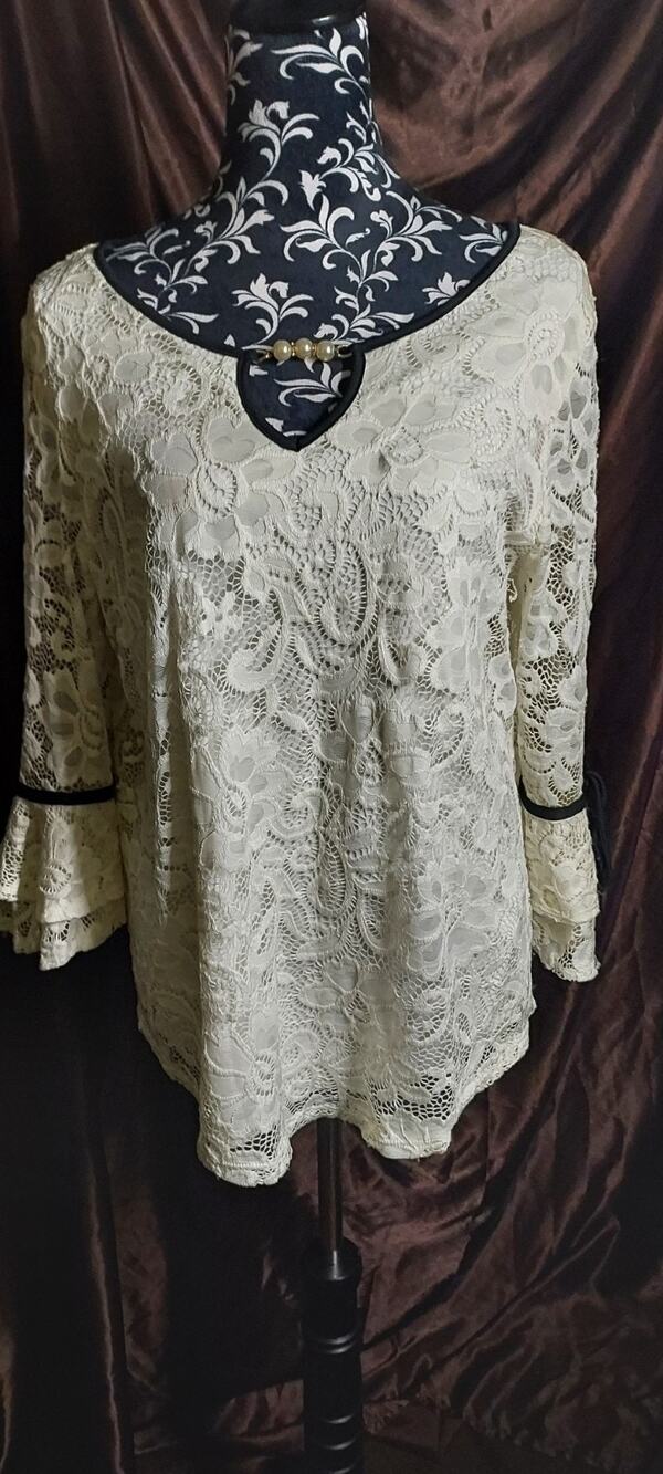 Onyx Women's Plus Size 2X Lace Top w/ Black Trim